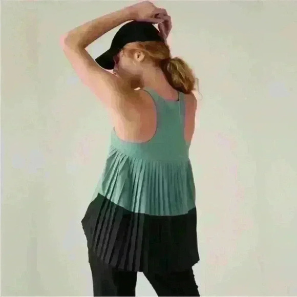 ATHLETA Swing Forward Pleated Tank Teal and Black Size Large - Picture 2 of 8